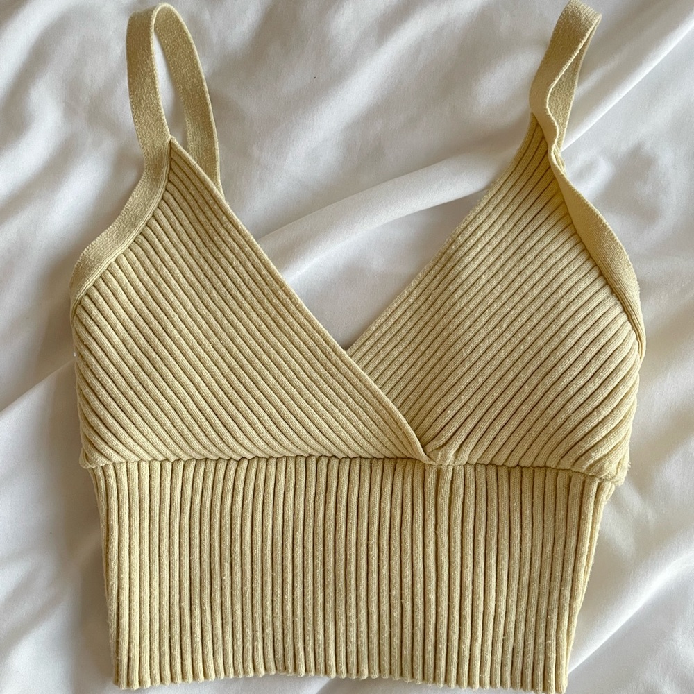 Kendall & Kyle Knit Ribbed Crop Top XS